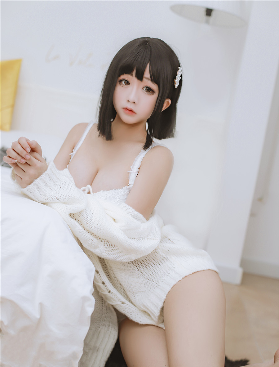 811767877551f61