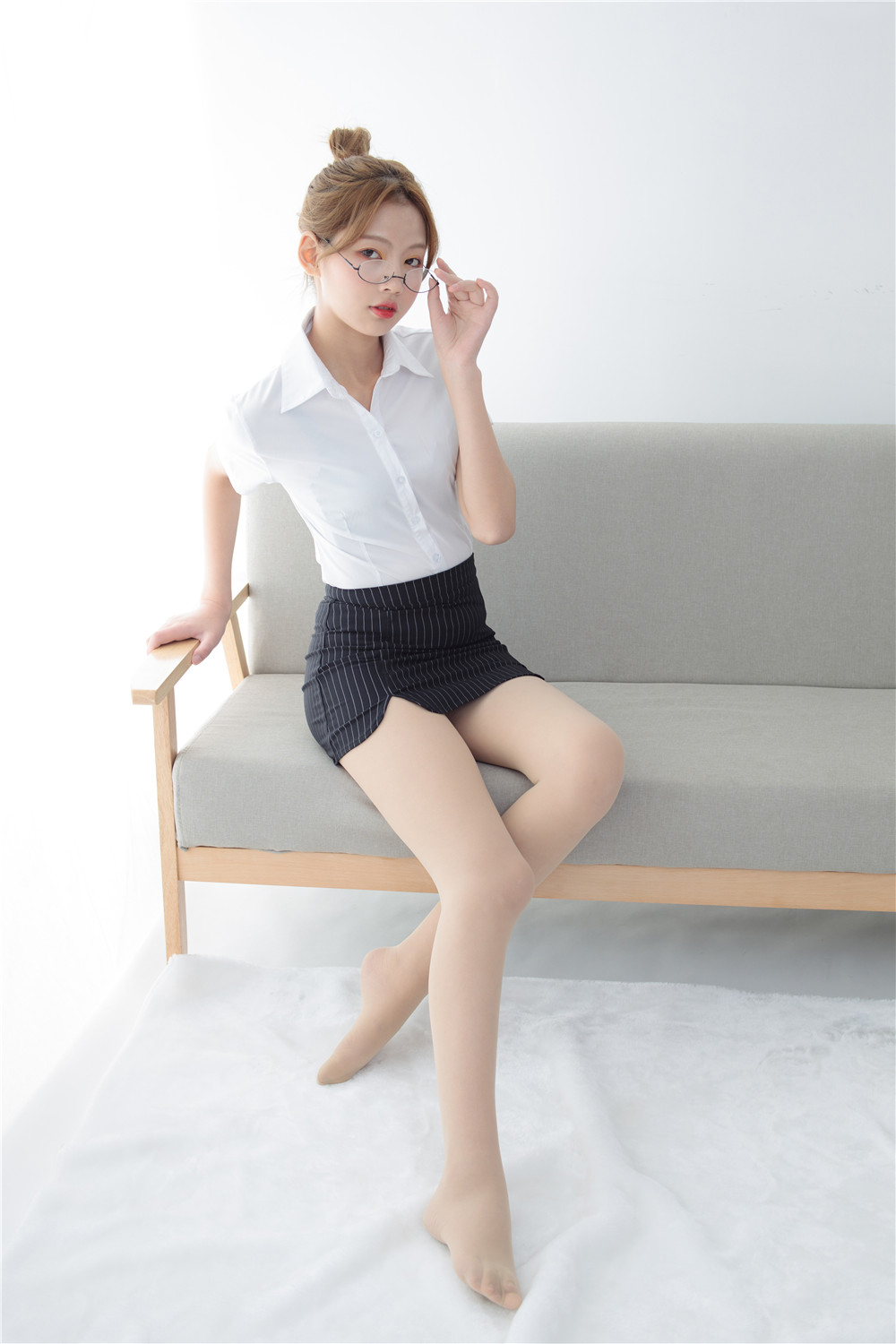 JKFUN-037《OL一定要搭配眼镜》50D肉丝 匿名