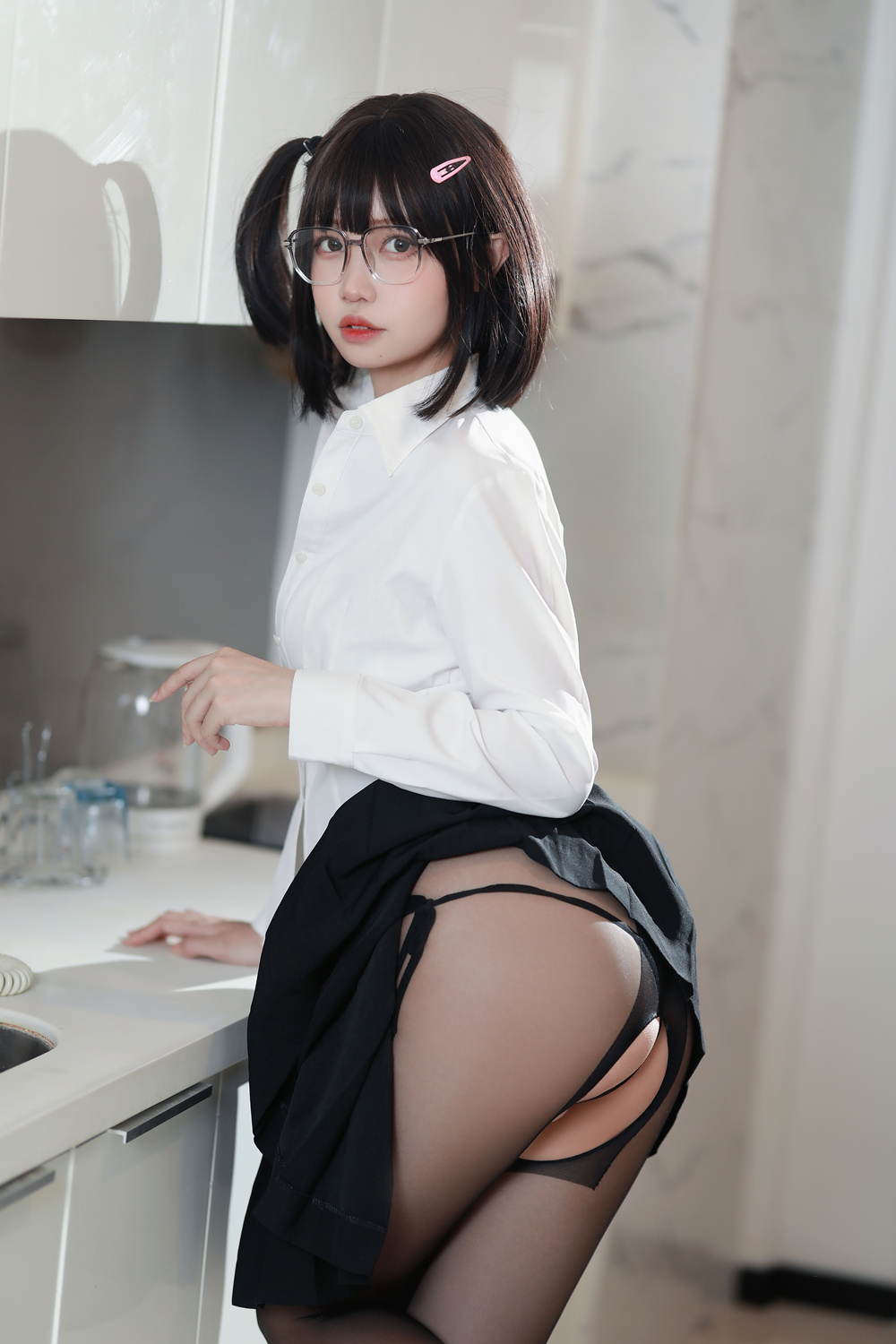 作品：洛桑w伊梓-眼镜妹妹预览图 3