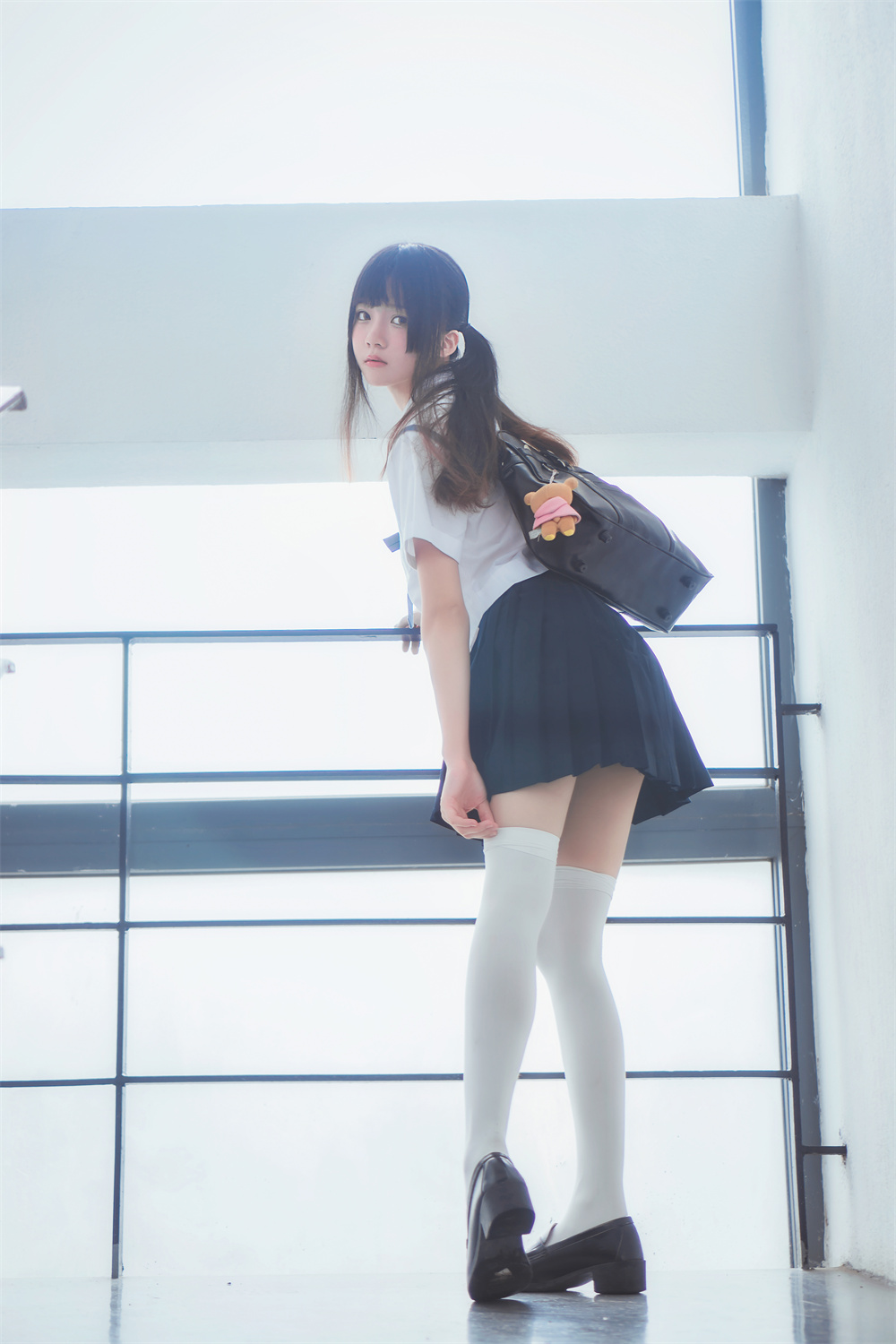 作品：桜桃喵 VOL.004 [39P] 蓝白水手服预览图 2