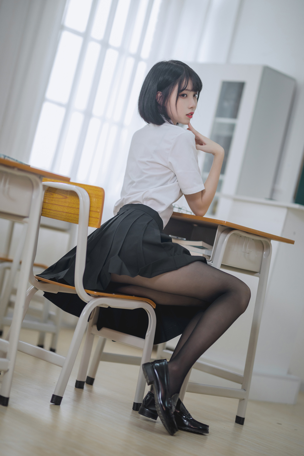 作品：许岚LAN NO.001 教室jk黑丝预览图 2