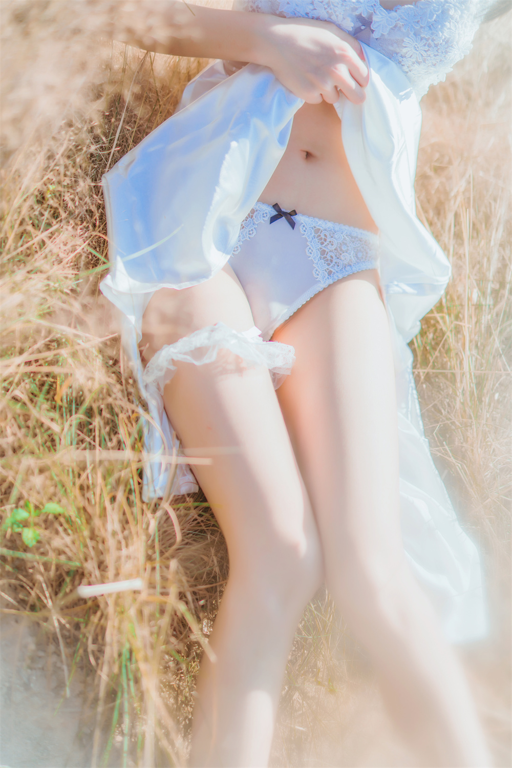 作品：桜桃喵 VOL.062 [48P] 原野上的浪漫预览图 2