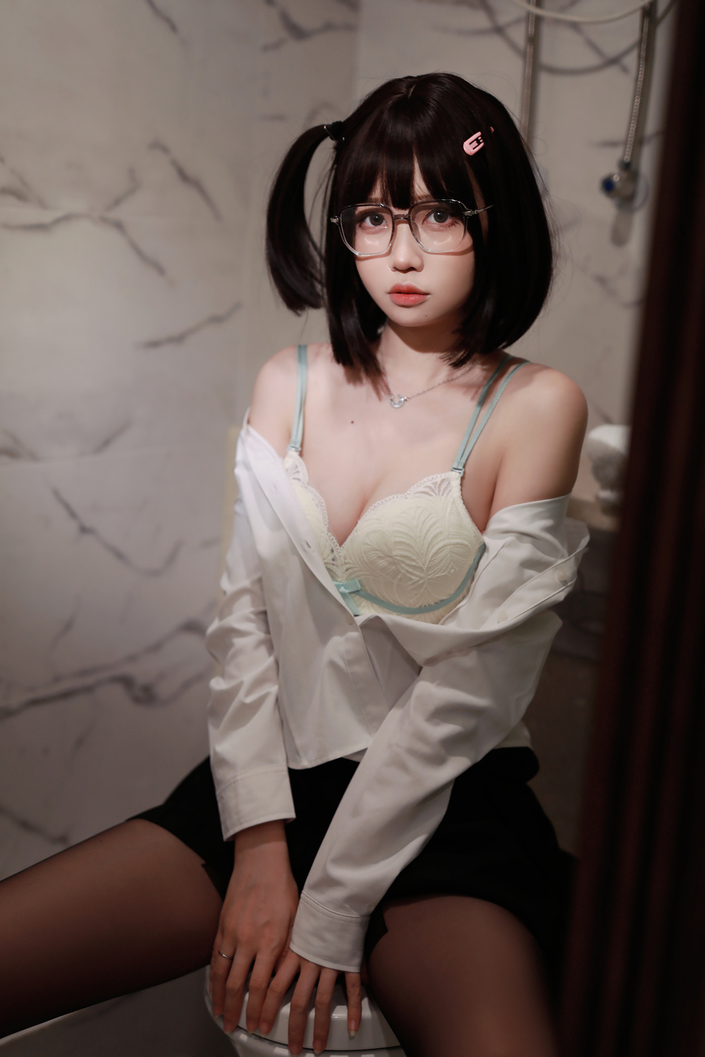 洛桑w伊梓-眼镜妹妹
