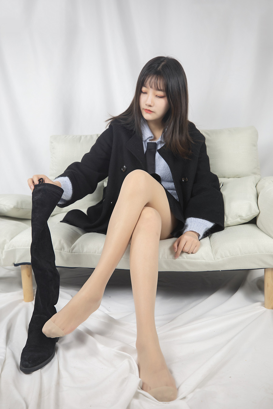 作品：梦丝女神 NO.087 小盐 黑风衣下的美腿预览图 2